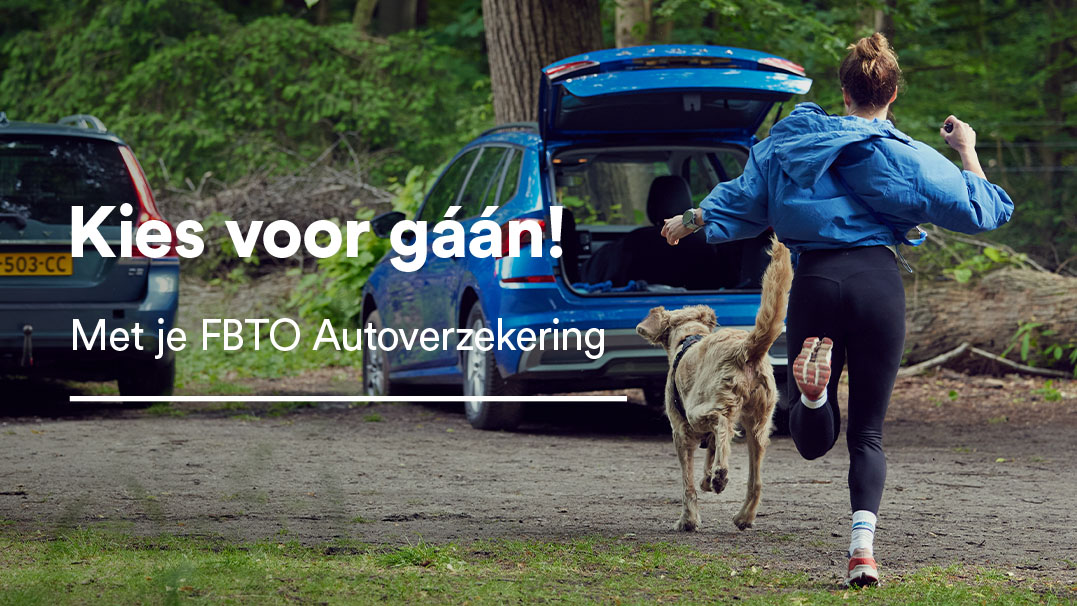 thumbnail voor video 'kies voor gaan', 3 mannen staan rond een auto