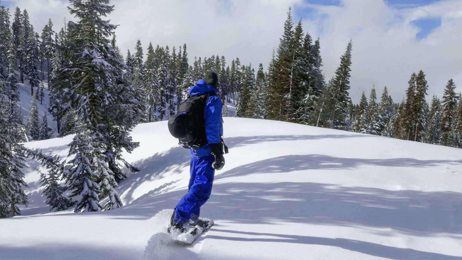 Snowboarden in de sneeuw
