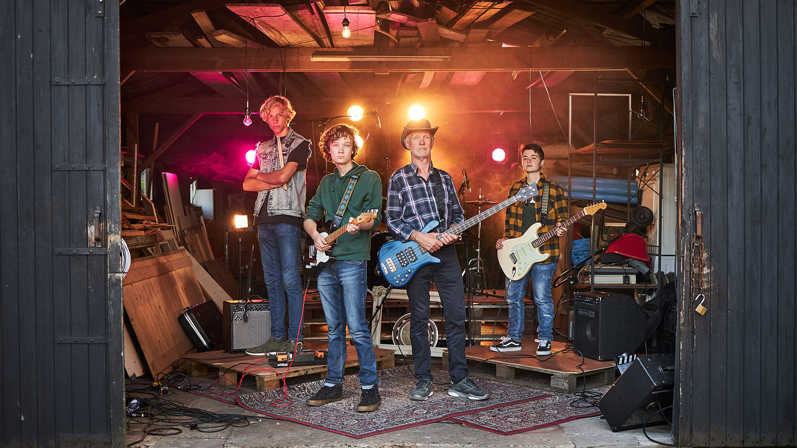 de schuur als poppodium met daarin de artiesten