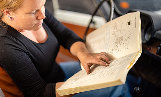 Jolien leest een boek