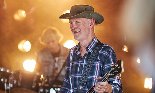 Opa Jaap straalt bij een optreden